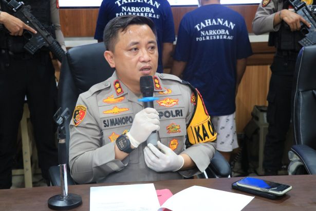 Kapolres Berau AKBP Steyven Jonly Manopo saat jumpa pers pengungkapan kasus Narkoba.(Istimewa)
