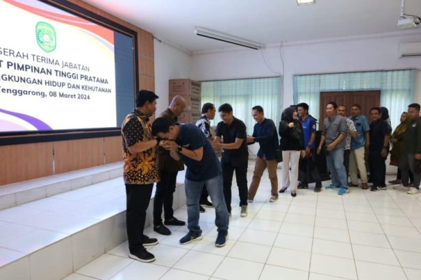 Suasana serah terima jabatan Kepala DLHK Kukar