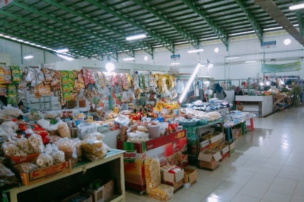 Suasana Pasar Mangkurawang