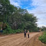 Jalan poros penghubung Desa Sebelimbingan dan Desa Tuana Tuha