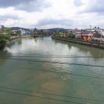 Sungai Karang Mumus yang berubah warna menjadi hijau