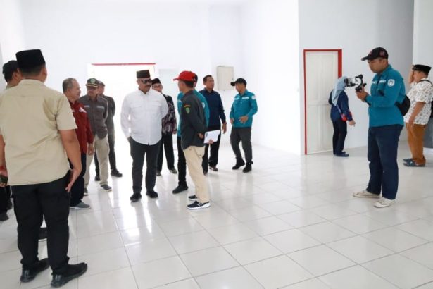 Suasana peresmian kantor Kecamatan Kembang Janggut