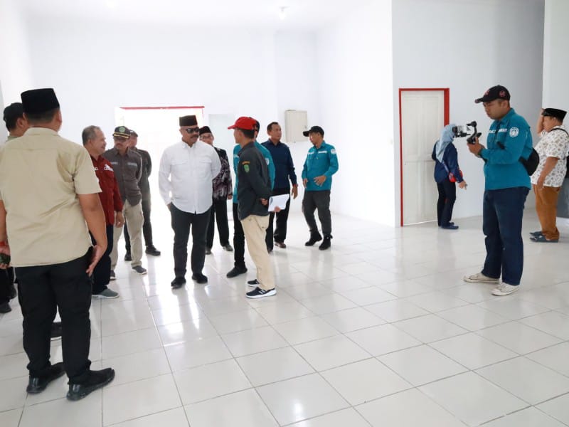 Suasana peresmian kantor Kecamatan Kembang Janggut