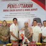 Akhmed Reza Fachlevi, anggota Fraksi Partai Gerindra, telah secara resmi menyerahkan dokumen pencalonannya sebagai Wakil Bupati Kutai Kartanegara (Kukar)