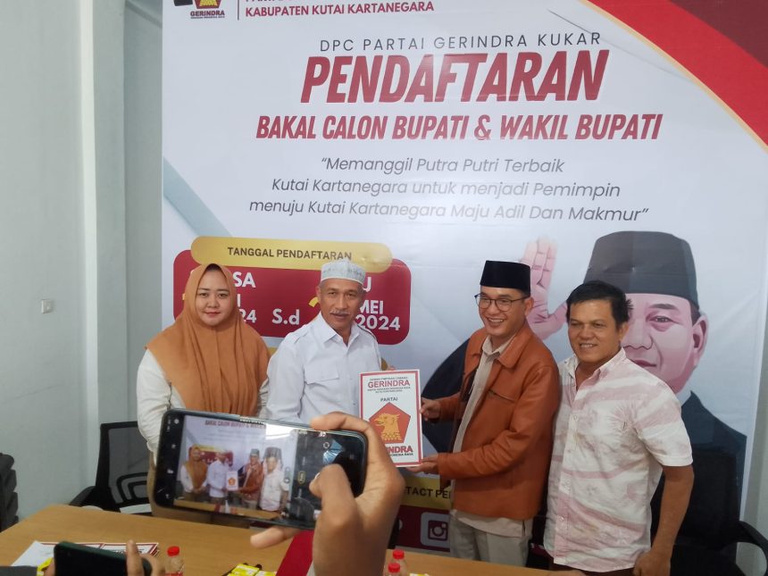 M Alif Turiadi menyerahkan berkas pencalonan Bupati Kukar pada Pilkada 2024