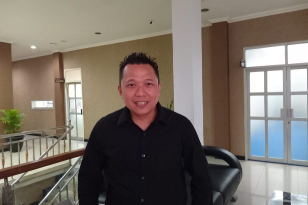 Deni Hakim Anwar, Sekretaris Komisi IV DPRD Samarinda