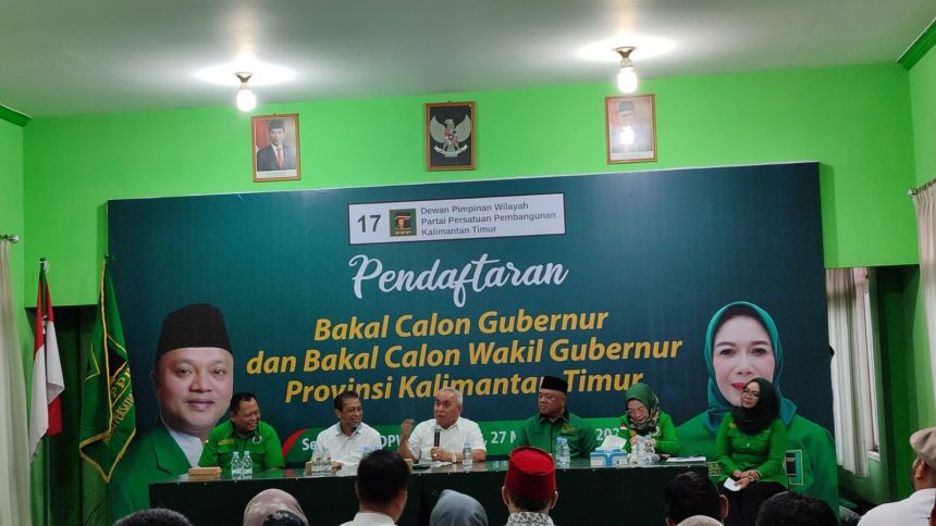 Isran Noor dan Hadi Mulyadi mengembalikan formulir pendaftaran kepada DPW PPP Kaltim