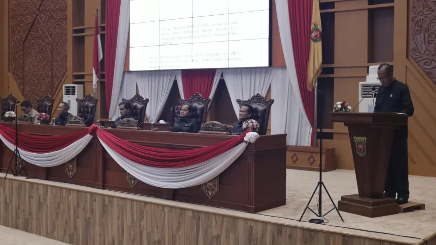 Penandatanganan Nota Kesepakatan Kebijakan Umum Anggaran (KUA) dan Prioritas dan Plafon Anggaran Sementara (PPAS) untuk APBD Tahun Anggaran 2025 di Ruang Rapat Lantai 2 Gedung DPRD Samarinda, Senin (22/7/2024)