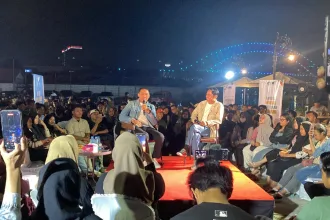Calon Wali Kota Samarinda, Andi Harun, saat menghadiri acara TPTP Vol II di Dacoffe, Jalan Bung Tomo, Samarinda Seberang, pada Minggu malam (13/10/2024)