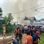Kebakaran permukiman padat di Jalan Abdul Wahab Sjahranie dan Jalan Letjen Suprapto, Kelurahan Gunung Kelua, Kecamatan Samarinda Ulu, Selasa (15/10/2024)