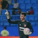 Kiper Borneo FC, Nadeo Argawinata.