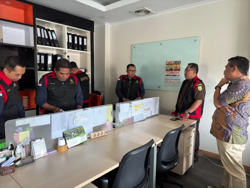 Kejaksaan Tinggi Kalimantan Timur (Kejati Kaltim) melakukan penggeledahan di beberapa kantor pemerintahan