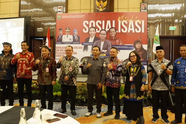 Sekda Mahulu Stephanus Madang, menghadiri Sosialisasi Netralitas Aparatur Sipil Negara (ASN) dan Non-ASN dalam rangka Pemilihan Umum Kepala Daerah (Pilkada) Serentak 2024, yang digelar di Ballroom Hotel Novotel Balikpapan. Kamis (17/10/2024)