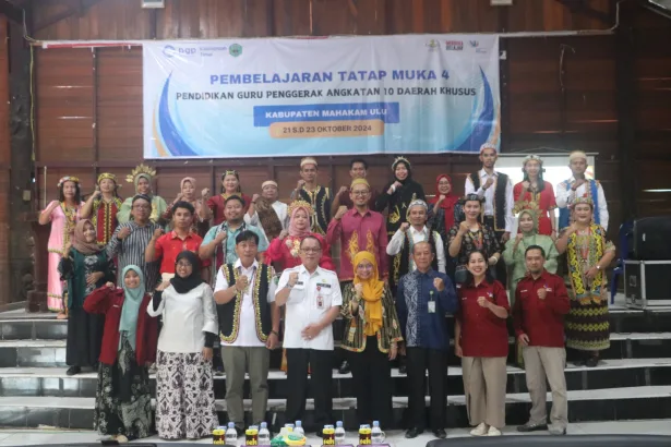 Sekda Stephanus Madang, membuka Pembelajaran Tatap Muka 4 Pendidikan Guru Penggerak Daerah Khusus Angkatan 10, di Balai Adat Ujoh Bilang. Rabu (23/10/24)