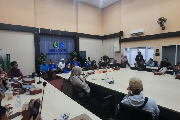 Kegiatan konferensi pers terkait raihan prestasi kontingen Kaltim di ajang Peparnas 2024 Solo, di Diskominfo Kaltim, Kota Samarinda, pada Jumat (25/10/2024).