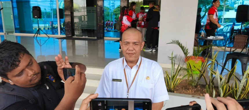Kepala Bidang (Kabid) Pembudayaan Olahraga Dinas Pemuda dan Olahraga (Dispora) Kalimantan Timur (Kaltim), AA Bagus Sugiarta diwawancarai setelah pembukaan Training Camp (TC) di halaman parkir Kadrie Oening Tower, Kota Samarinda, pada Rabu (30/10/2024).