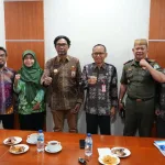 Penjabat Sementara (Pjs) Bupati Kutai Timur, M Agus Hari Kesuma (AHK), bersama Pemkot Bontang menggelar pertemuan di Hotel Bintang Sintuk, Kamis (31/10/2024).