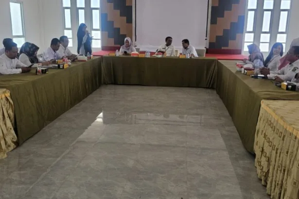 Pejabat Sementara (Pjs) Bupati Kutim, Agus Hari Kesuma (AHK) saat mengunjungi Dinas Kesehatan Kutim