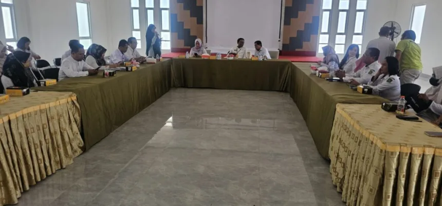 Pejabat Sementara (Pjs) Bupati Kutim, Agus Hari Kesuma (AHK) saat mengunjungi Dinas Kesehatan Kutim