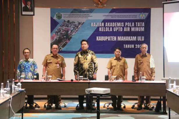 Suasana Laporan Akhir Kajian Naskah Akademik serta Peraturan Bupati tentang Tata Kelola Unit Pelaksana Teknis Daerah (UPTD) Air Minum di Samarinda, Senin (28/10/24)
