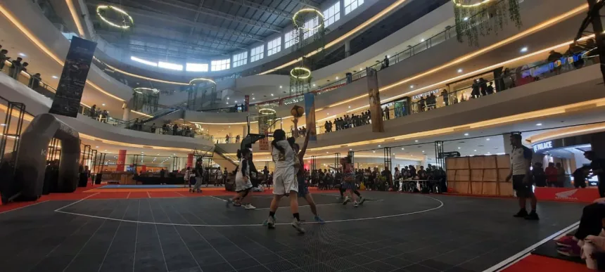 Berlangsungnya kejuaran Bola Basket 3 on 3 Piala Gubernur Kaltim 2024 di Atrium Bigmall Samarinda, dari 30 Oktober 2024 hingga 3 November 2024.