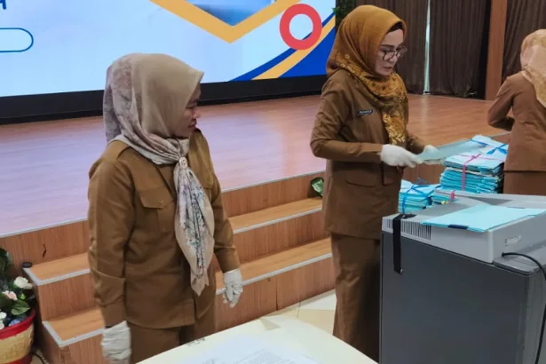 Pemusnahan arsip oleh Dispora Kaltim