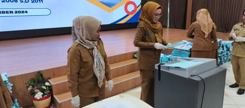 Pemusnahan arsip oleh Dispora Kaltim