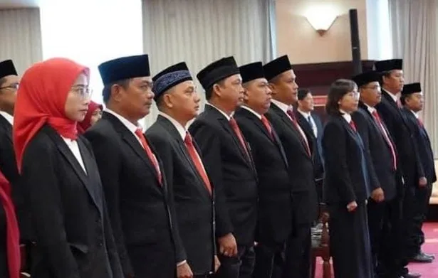 Pelantikan dan pengambilan sumpah jabatan 35 ASN di ruang serbaguna Ruhui Rahayu Kantor Gubernur Kaltim