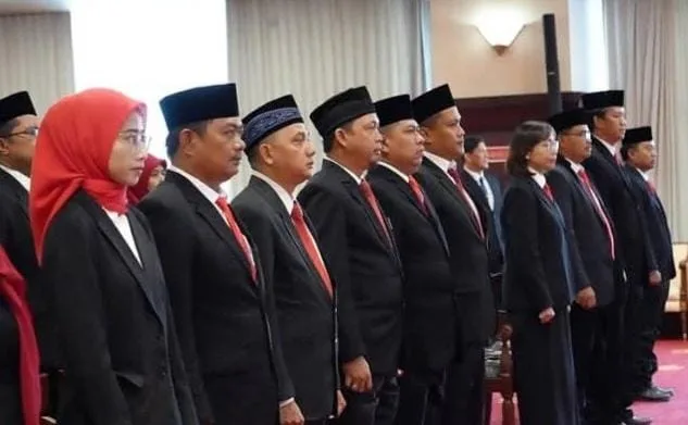 Pelantikan dan pengambilan sumpah jabatan 35 ASN di ruang serbaguna Ruhui Rahayu Kantor Gubernur Kaltim