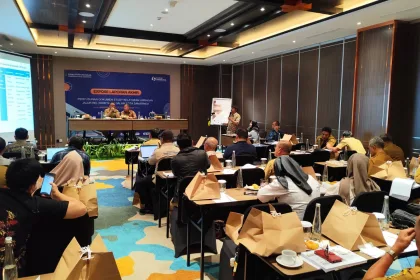 Rapat Paparan Laporan Akhir Dokumen Feasibility Study Pekeretaapian & Presentasi Samarinda Bebas Macet di Fugo Hotel Samarinda.