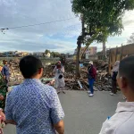 Wali Kota Samarinda, Andi Harun beserta jajaran Pemkot saat meninjau langsung proses pembongkaran.