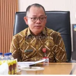 Stephanus Madang, Sekretaris Daerah Mahulu.