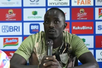 Pemain Borneo FC Samarinda, Christophe Nduwarugira saat sesi konferensi pers. (IST)