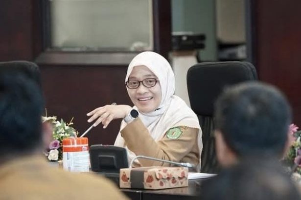 Sekretaris Daerah (Sekda) Provinsi Kaltim, Sri Wahyuni, memimpin langsung rapat persiapan besar di Kantor Gubernur Kaltim pada Selasa (24/12/2024).(IST)