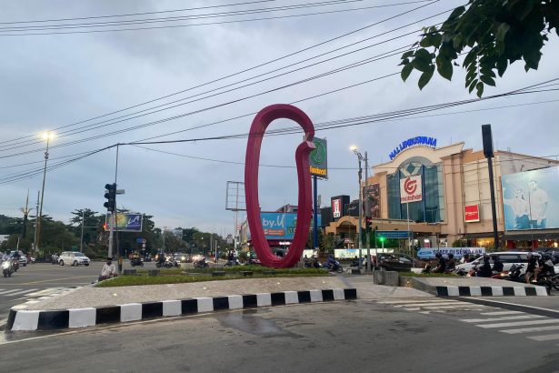 Ikon Baru Tugu Pesut Mahakam, di Simpang Lembuswana Kota Samarinda.
