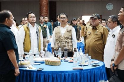 Rudy Mas’ud berserta istri saat bersama Pj Gubernur Kaltim, Akmal Malik kunjungan di beberapa daerah di Kaltim. (Ist)
