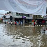 Situasi banjir yang melanda kawasan jalan Bengkuring Raya, Kelurahan Sempaja Timur, Samarinda.