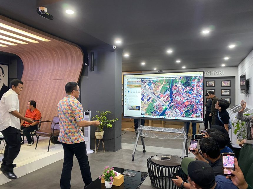 Wali Kota Samarinda, Andi Harun saat Konferensi Pers Penanganan Banjir di Kota Samarinda.