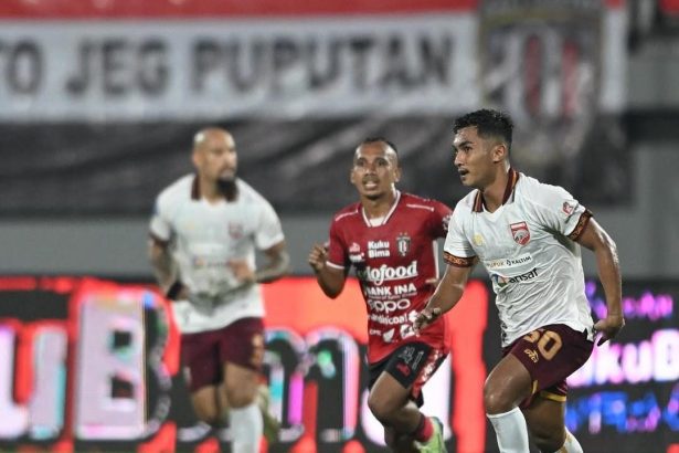 Pertandingan Bali United vs Borneo FC Samarinda.