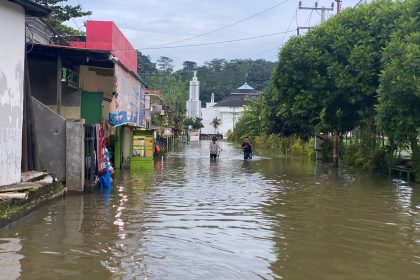 Banjir yang melanda Perumahan Griya Mukti, Jalan. PM Noor, Kota Samarinda.