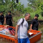 UKM Olahraga saat menyalurkan bantuan kepada warga Bengkuring yang terdampak Banjir.(Ist)