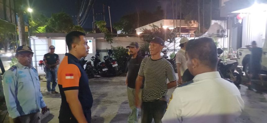 Dishub Samarinda saat melakukan penertiban parkir liar di Teras Samarinda.