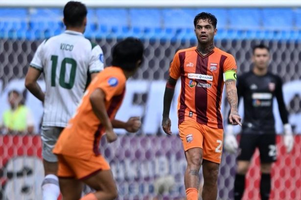 Kapten Borneo FC Samarinda, Diego Michiels saat tampil di Batakan melawan PSS Sleman.(Ist)