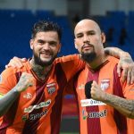 Pemain Borneo FC Samarinda, Diego Michiels dengan Furtado.(Ist)