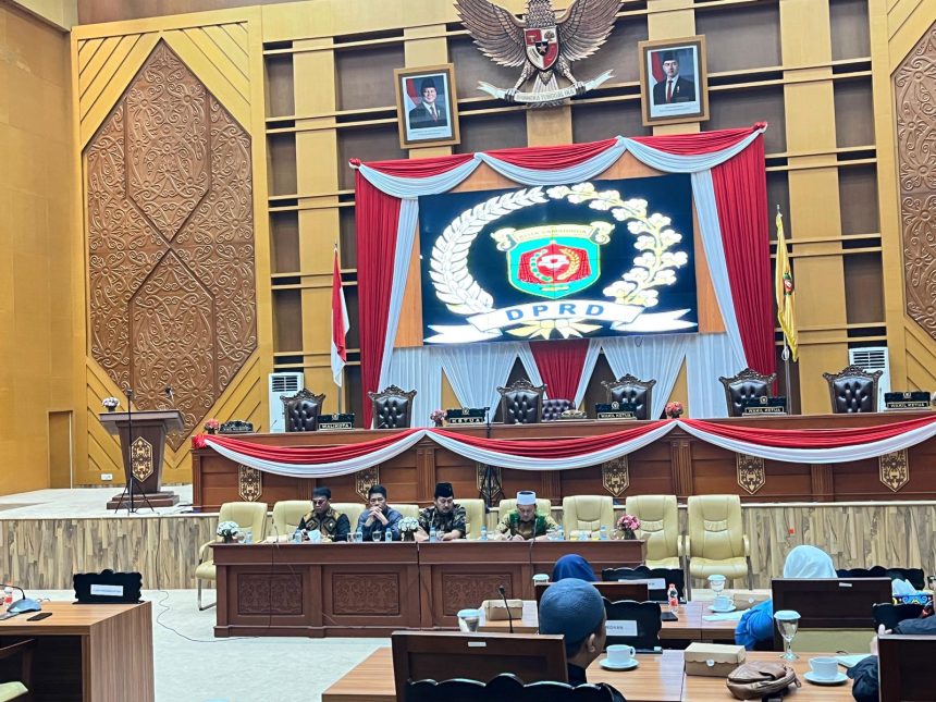 Ketua Komisi II DPRD Kota Samarinda Iswandi dalam Rapat Dengar Pendapat (RDP) terkait kelangkaan LPG 3 kg.