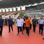 Wapres Gibran Rakabuming Raka saat melakukan tinjauan ke Stadion Segiri Samarinda.
