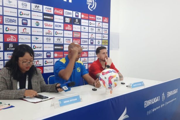 Pelatih Barito Putera, Vitor Tinoco saat di ruang konferensi pers usai pertandingan melawan Borneo FC Samarinda.