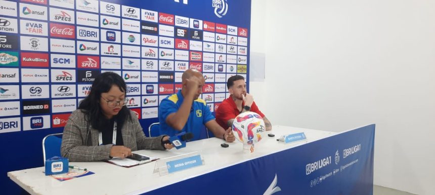 Pelatih Barito Putera, Vitor Tinoco saat di ruang konferensi pers usai pertandingan melawan Borneo FC Samarinda.