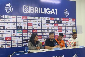 Pelatih Borneo FC, Joaquin Gomez saat sesi konferensi pers usai pertandingan.