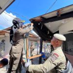 Satpol PP Kota Samarinda Saat Melakukan Pembongkaran Bangunan di Lorong Citra Niaga Samarinda.